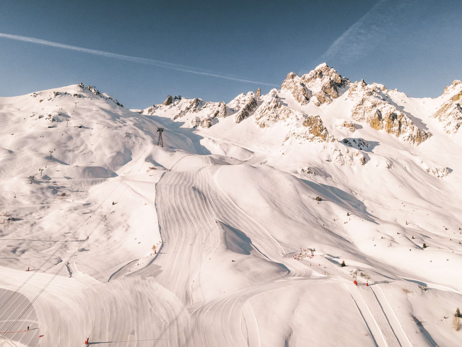 Panorama of peaks and pistes above Courchevel